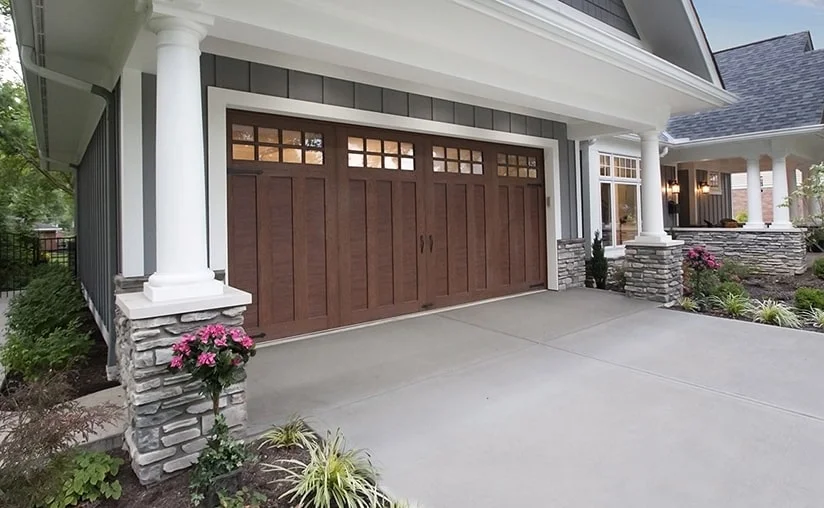 Clopay CANYON RIDGE® CARRIAGE HOUSE (4-LAYER)
