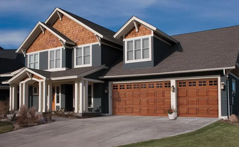 Clopay CLASSIC™ WOOD