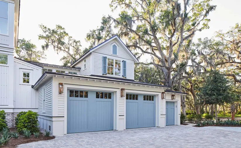 CLOPAY CANYON RIDGE® CARRIAGE HOUSE (5-LAYER)